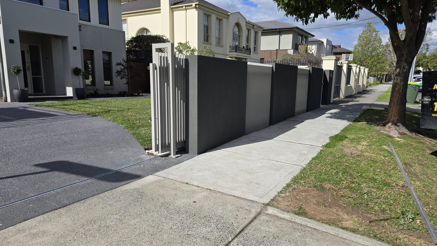 Sliding gate: modern home